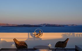 Oia Treasures Art Suites